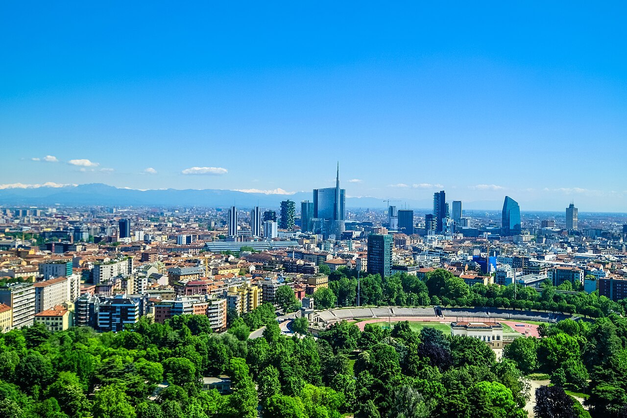 Milan et les tours du quartier de Porta Nuova.